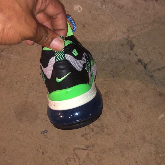 Nike Air Max 270 - Picture 2 of 4